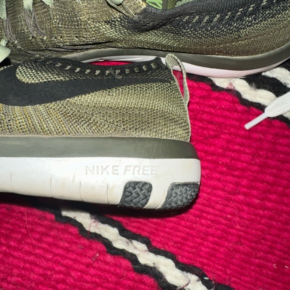 Beautiful runners in color military green in size 6 - Picture 2 of 7